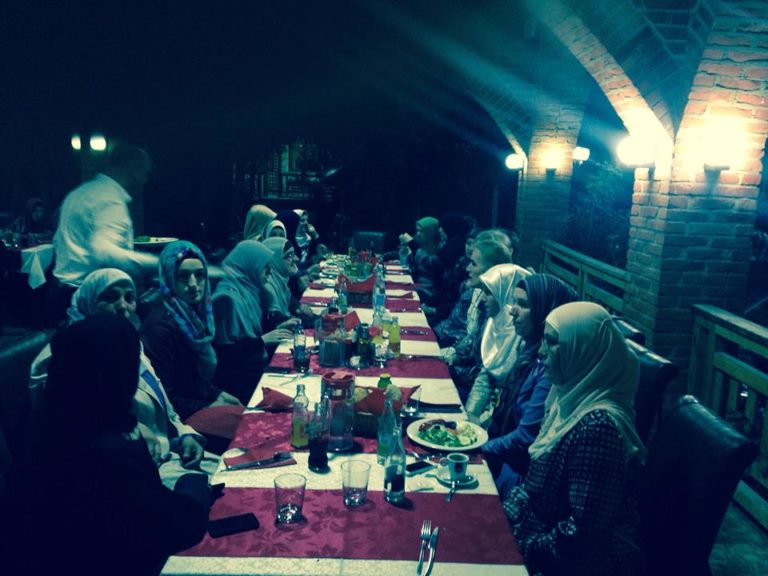 Këshilli i Bashkësisë Islame në Gjilan shtroi iftar për gratë në rajonin e Gjilanit