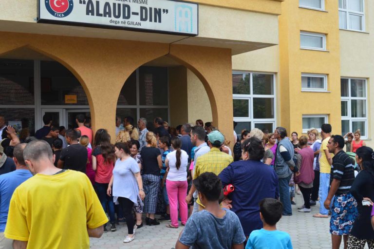 Këshilli i Bashkësisë Islame në Gjilan shpërndau 100 pako ndihma..