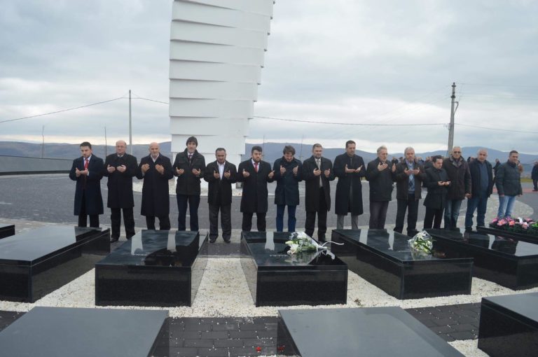 Kryetari i Këshillit të Bashkësisë Islame të Gjilanit sëbashku me antarët e Këshillit sot vizituan varrezat e dëshmorëve
