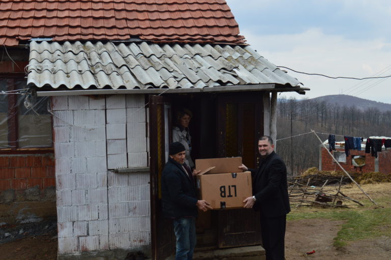 Këshilli i Bashkësisë Islame në Gjilan ndihmon mbi 20 familje të fshatit Verbicë e Zhegovcit me ndihma ushqimore