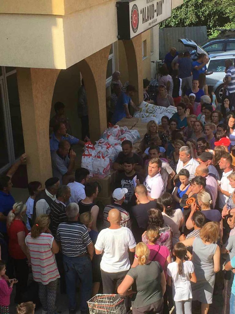 Bashkësia Islame ndanë 150 pako ushqimore për familjet nevojtare