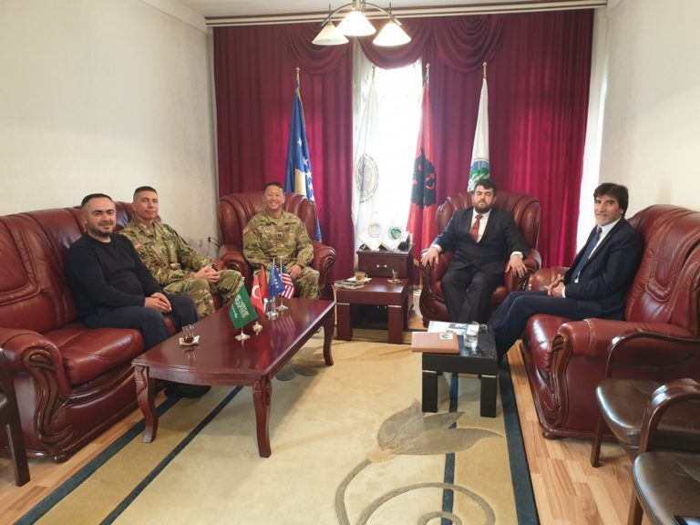 ﻿Përgjegjësi për çështje fetare në kampin Bondsteel, Chaplain Canionero vizitoi Këshillin e Bashkësisë Islame në Gjilan