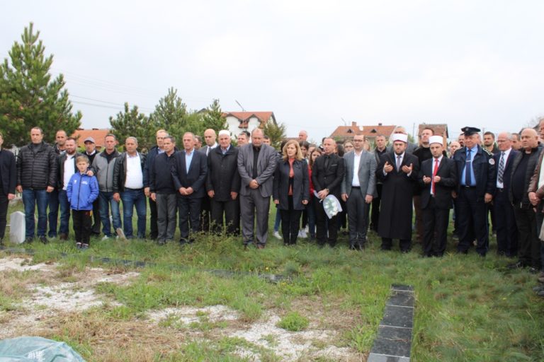 Inaugurohet pllaka përkujtimore e viktimave të luftës dhe ekzodit të Malishevës së Gjilanit