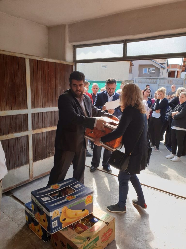 Shoqata Humanitare “Bereqeti”  në Gjilan ka nda 150 pako ushqimore për  jetimët