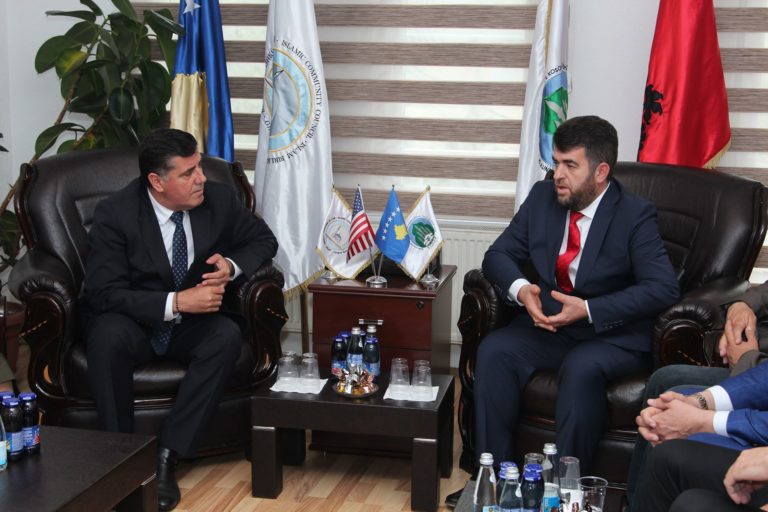 Lutfi Haziri viziton selinë e KBI, uron  kryetarin Aliu me rastin e Fitër Bajramit