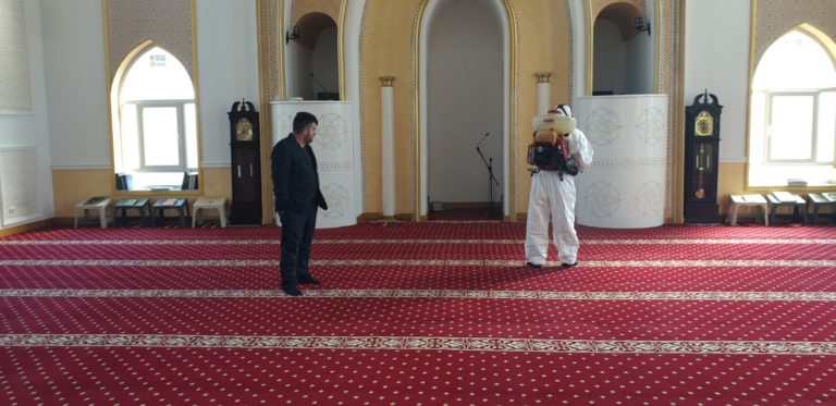 Filloi pastrimi dhe dezinfektimi i xhamive dhe objekteve te Këshillit të Bashkësisë Islame në Komunën e Gjilanit