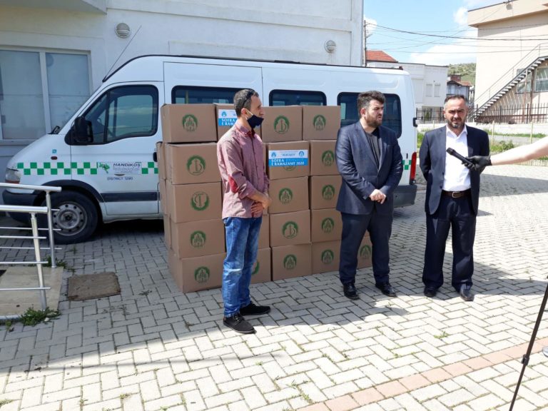 Bereqeti  ndihmoi Shoqatën e të verbërve dhe atë me Aftësi të Kufizuar me 43 pako ushqimore