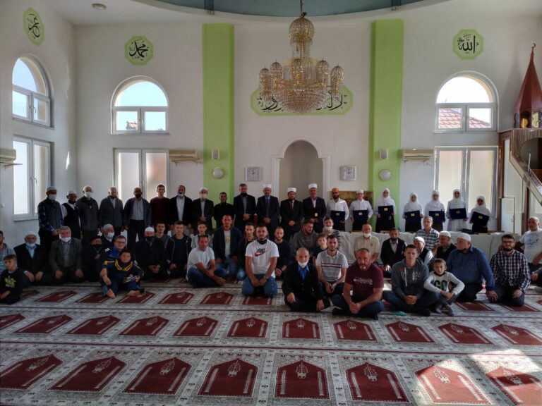 Në Dobërçan, vijuesit e mësimbesimit përfunduan hatmen e Kur’anit !