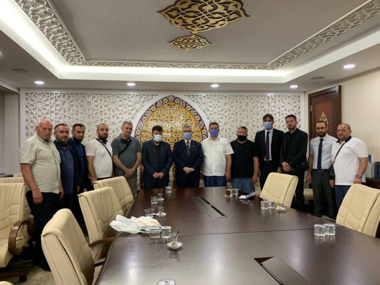 Naim efendi Aliu takon krerët e Dijanetiti dhe Hënës së Kuqe të Turqisë