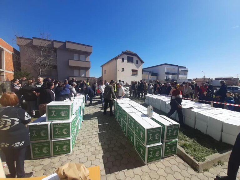 KBI në Gjilan ndan 200 pako ushqimore për familjet me jetimë dhe familjet me gjendje të rënduar sociale