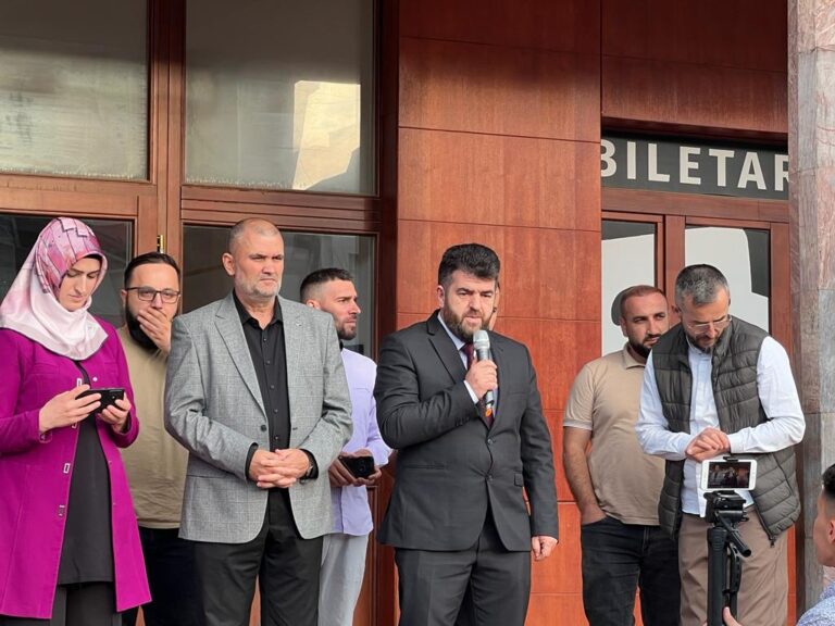 Këshilli i Bashkësisë Islame, shpërndau për fëmijët dhurata për nderë të Kurban Bajramit