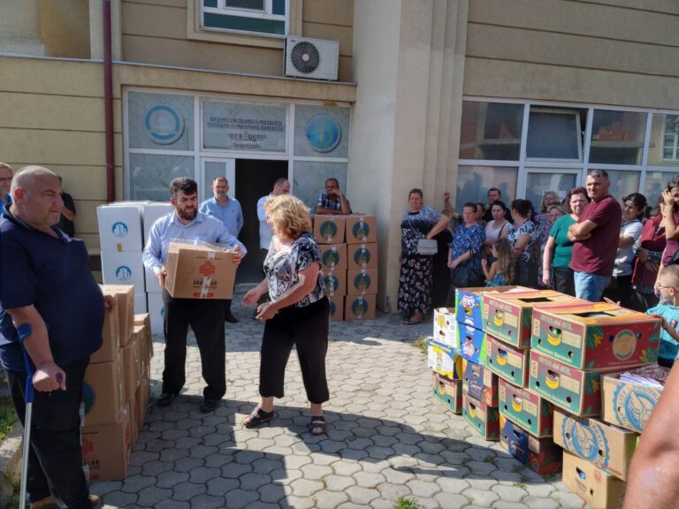 KBI nëpërmes “Bereqetit” shpërndau pako ushqimore