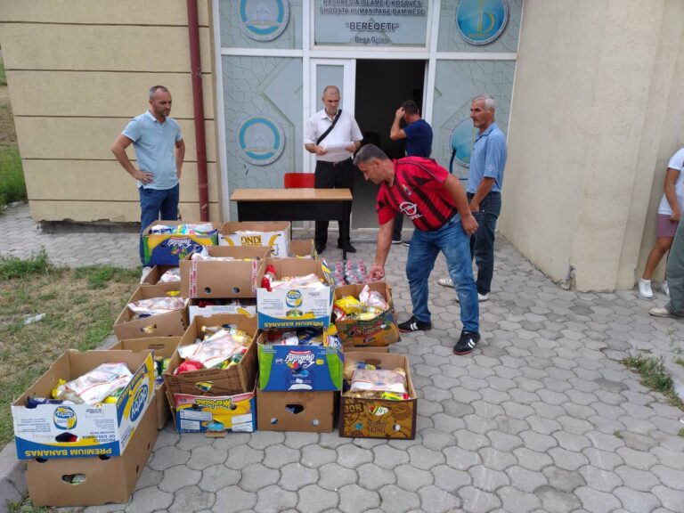 Këshilli i Bashkësisë Islame në Gjilan përmes Shoqetes Bereqeti shpërndan ndihma për nevojtarë